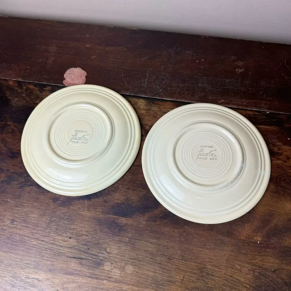 Fiesta Fiestaware VINTAGE 1936-1951 Old‎ Ivory Set of 2 Saucer plates